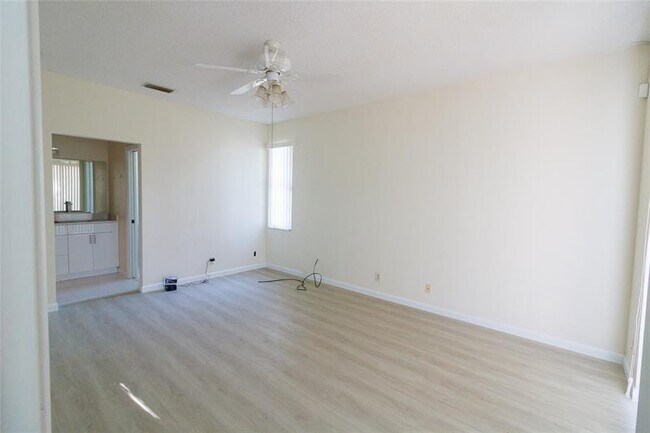 Building Photo - 8197 Royal Palm Ct