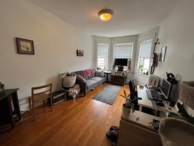Primary Photo - 324 Chestnut Hill Ave
