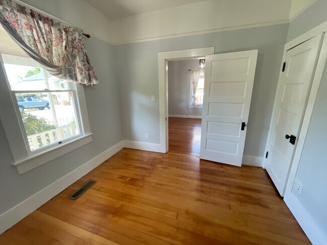 Building Photo - Charming Home on Cul-de-Sac w/Jacuzzi, Fireplace, Garage || Minutes from Downtown Napa!