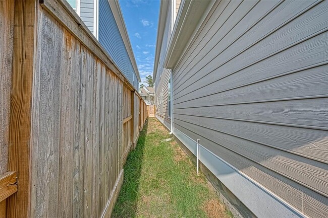 Building Photo - 10 Thorpe Ln
