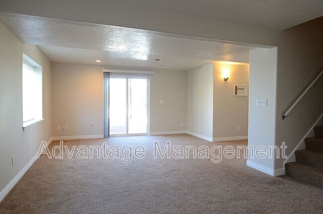 Building Photo - 4044 S Lake Vista Dr