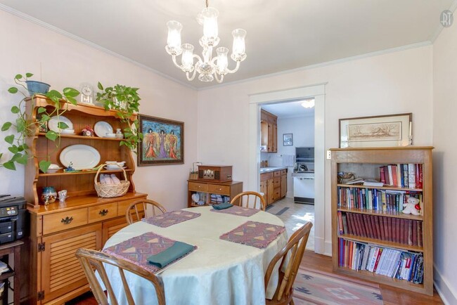 Building Photo - 3 Bed, 1.5 Bath Home with Backyard and Ple...