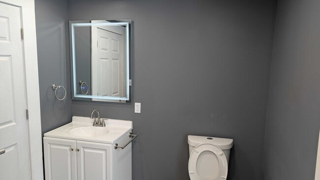 Building Photo - 812 E 3rd St