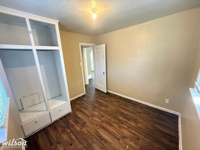 Building Photo - 1403 W Lincoln Ave