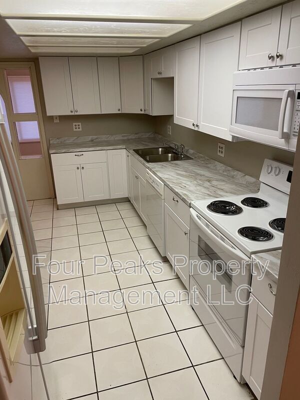 Building Photo - 6406 W Rose Ln