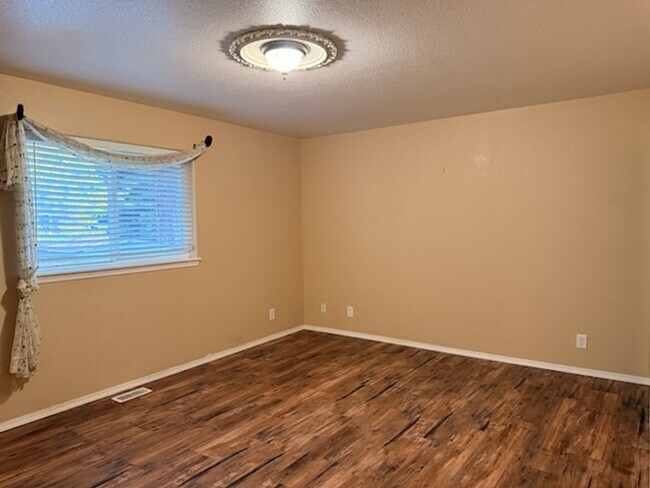 Building Photo - Home in Hayden