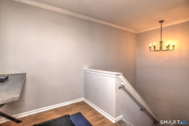 Building Photo - 50 Greenview Ln