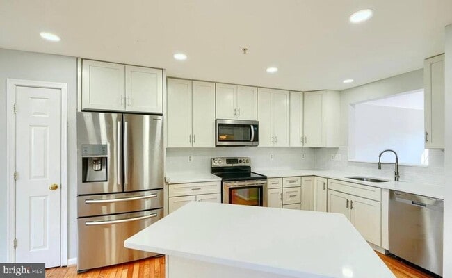 Building Photo - 9863 Decatur Rd