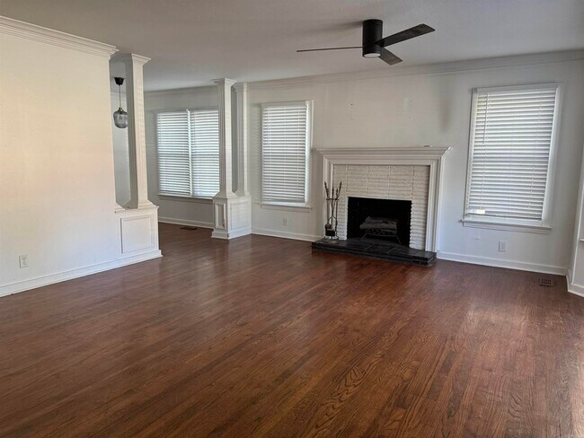 Building Photo - 507 W Elm Ave