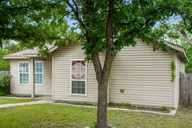 Building Photo - 513 N Wood St