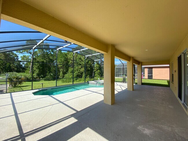 Building Photo - Large home in gated community of Aviana Resort