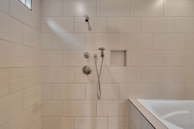 Building Photo - 4 BR with amenities in The Nations~