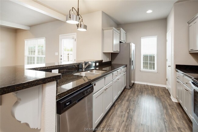 Building Photo - 3519 Summerway Dr