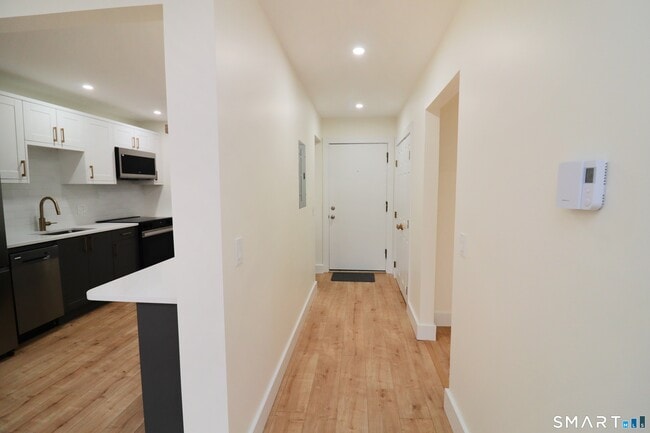 Building Photo - 185 Melba St