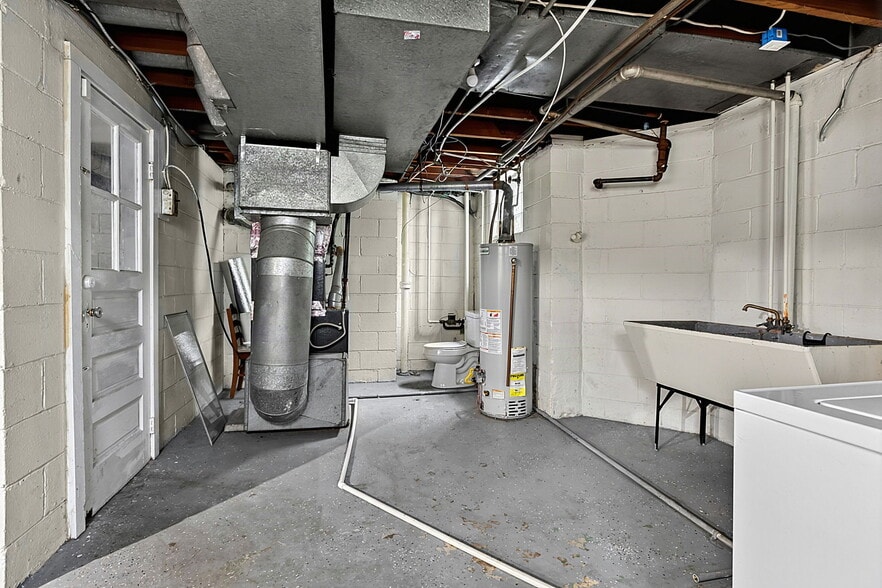 Building Photo - 5661 N Illinois St