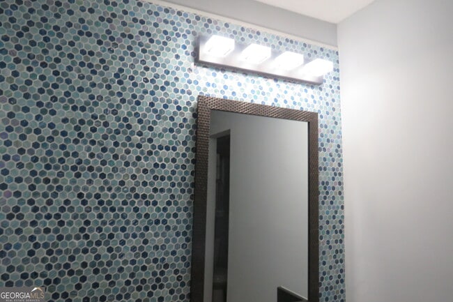 Building Photo - 2060 Bedford Ct