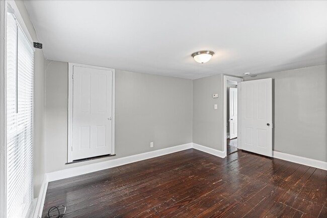 Building Photo - 1613 Kings Hwy