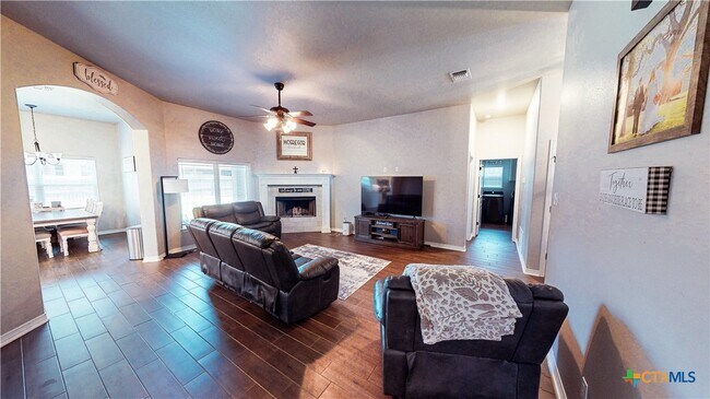 Building Photo - 408 Holstein Dr