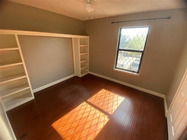 Building Photo - 1901 Terisu Cove