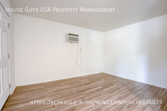 Building Photo - 15216 Bellaire Ave