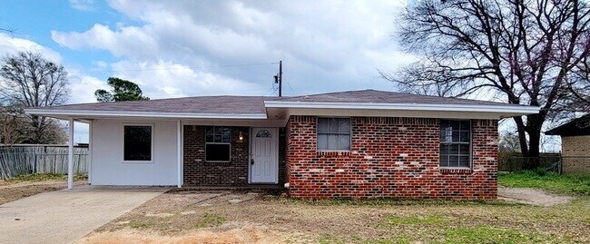 Primary Photo - 218 Dodson St