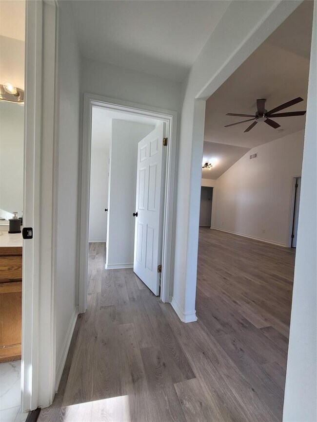 Building Photo - 208 Newcastle Dr