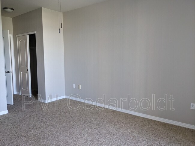 Building Photo - 10176 Park Meadows Dr