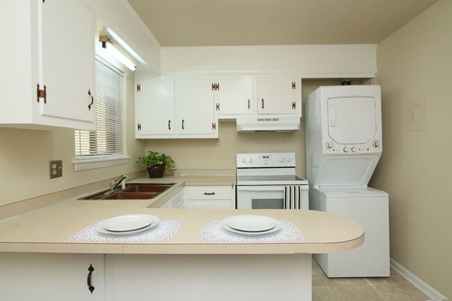 Building Photo - Chapel Hill/2BR Brookside Condo