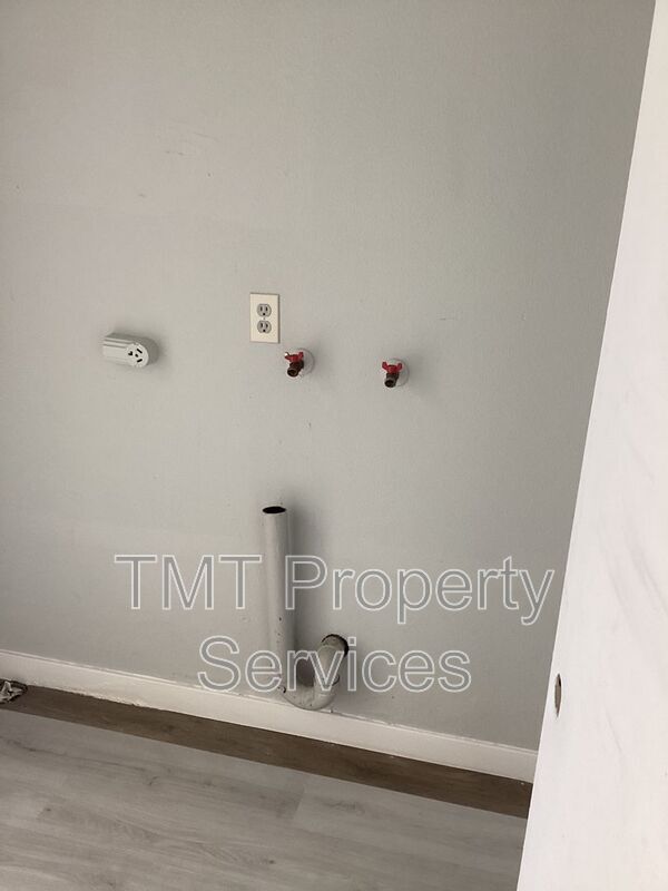 Building Photo - 8611 Acapulco Way