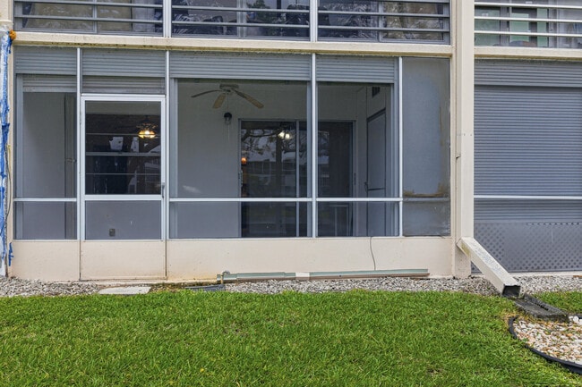 Building Photo - 1025 Newcastle B