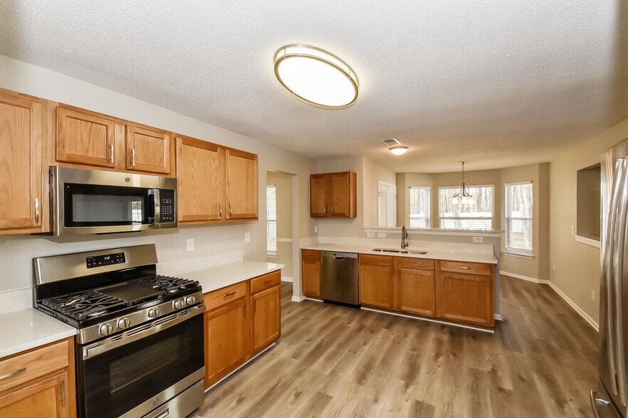 Building Photo - 146 Edison Dr