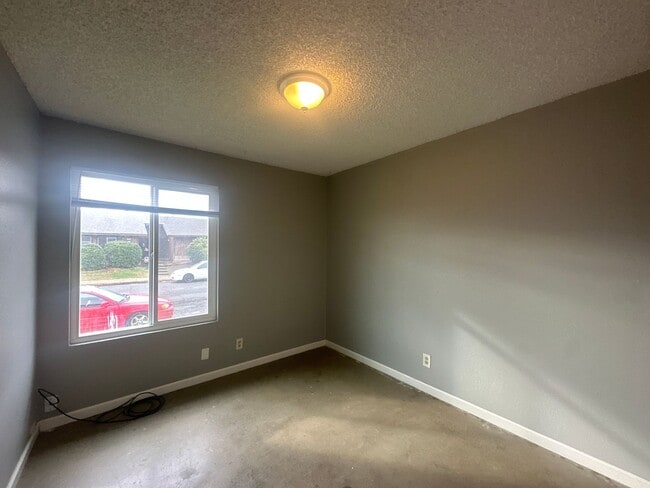 Building Photo - 1331 Frankfort Ct