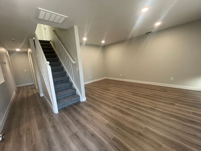 Building Photo - Newly Remodeled 5 Bedroom 3 Bath Home in C...