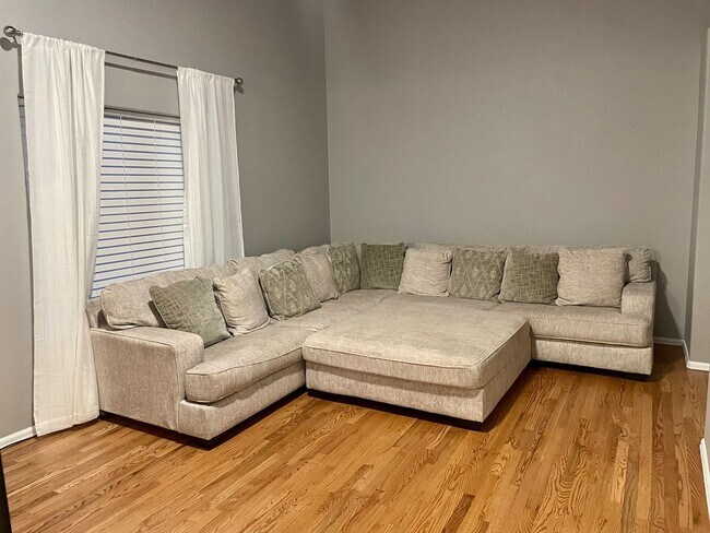 Building Photo - Beautifully Remodeled 3 Bed/3 Bath Home in Stetson Hills