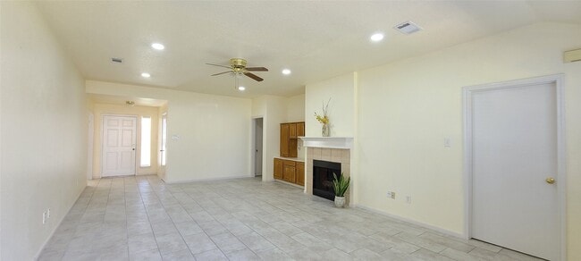 Building Photo - 19330 Larissa Dr