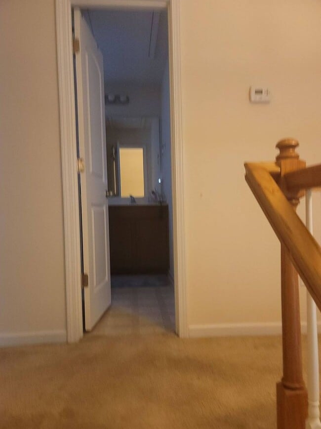 Building Photo - 3 bedroom 2.5 bath townhome in University Area