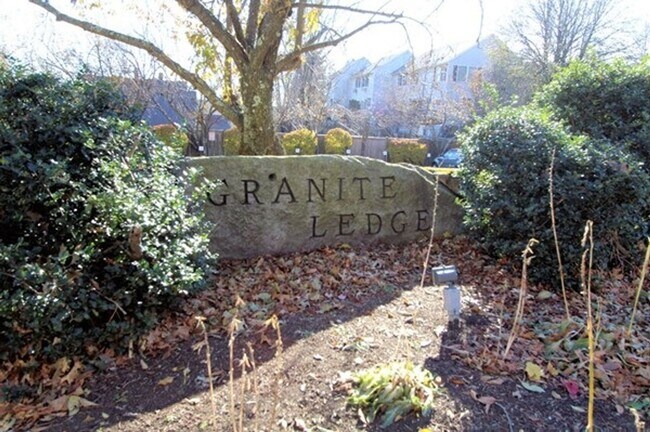 Building Photo - Spacious 3-Bed Townhouse with Wraparound D...