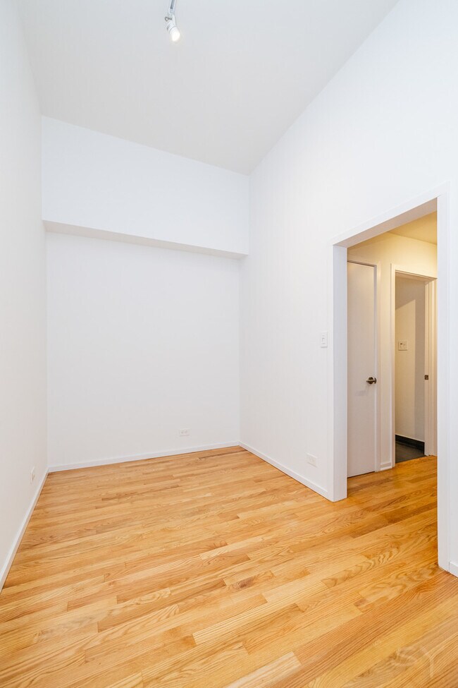 Building Photo - 1021 S State St