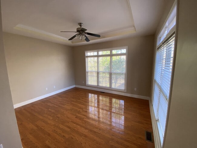 Building Photo - 208 Summergrass Dr
