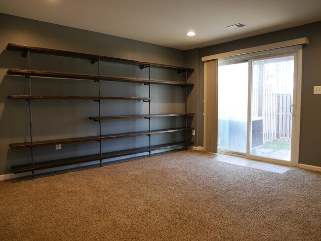 Building Photo - Gorgeous Townhome Located at Preserves at ...
