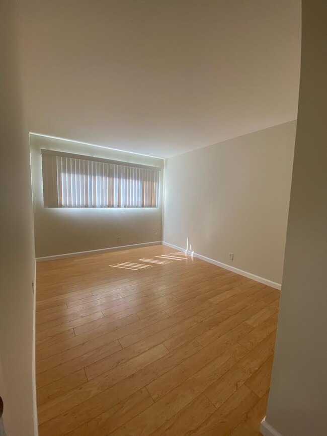 main bedroom - 2144 Lincoln Ave