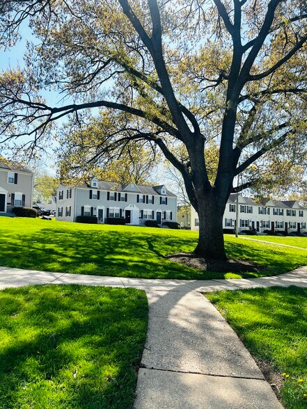 Building Photo - 6900 Hawthorne St