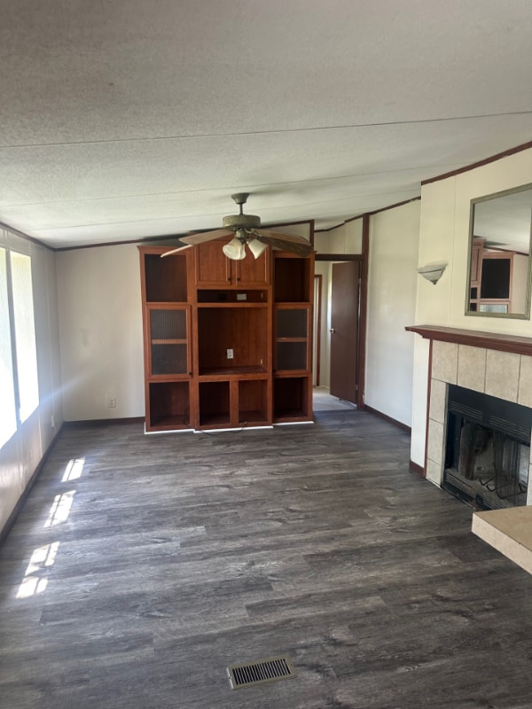 Building Photo - 412 Greenfield Dr