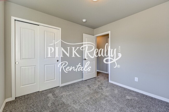 Building Photo - 10627 Hidden Pr Pkwy