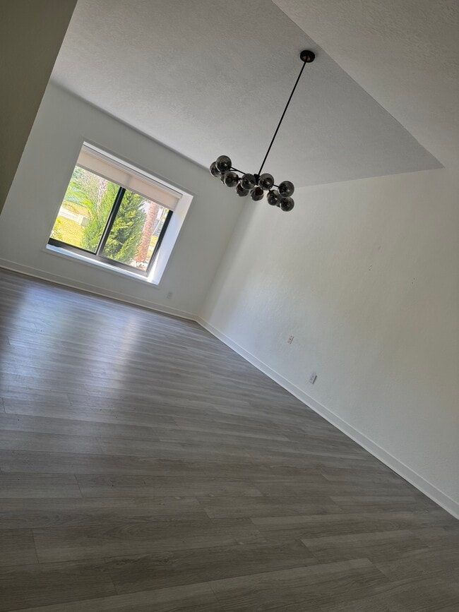 Building Photo - 14903 Southfork Dr