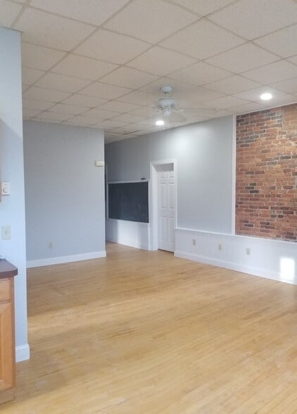 Building Photo - 71 N 8th St