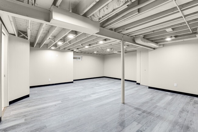 Building Photo - 351 Jefferson Ave