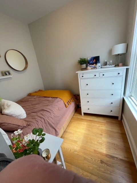 Building Photo - 1746 W Beach Ave