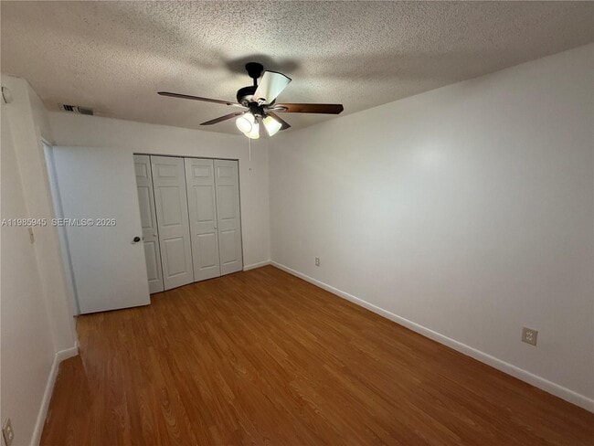 Building Photo - 3962 Inverrary Dr