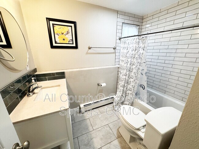 Building Photo - 2126 W Kiowa St